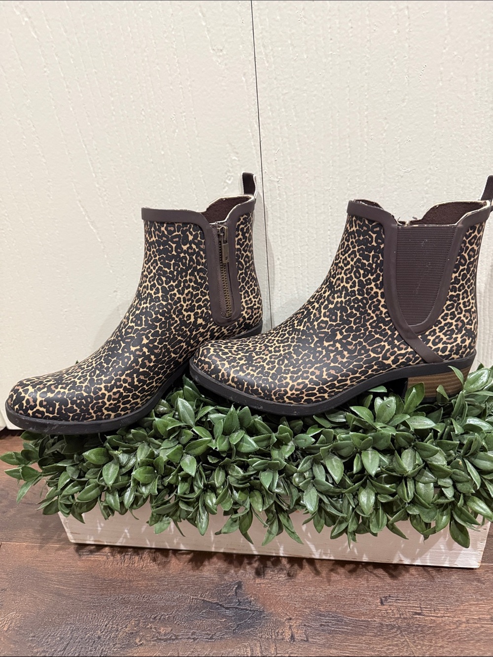 Lucky Brand Basel H20
Leopard Booties Size 8